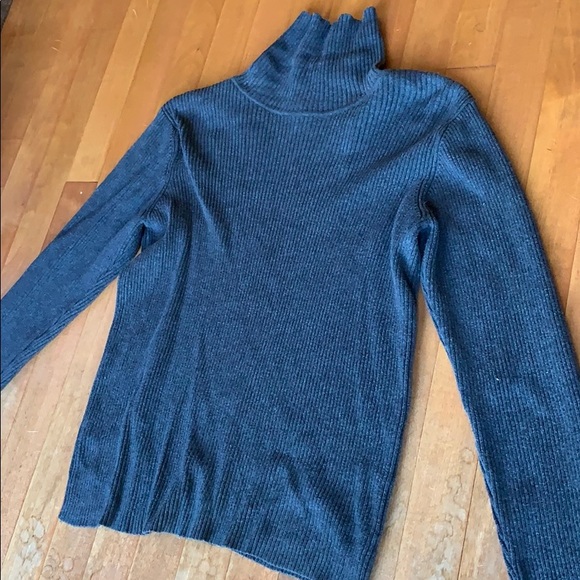 GAP Grey Turtleneck Sweater - Picture 3 of 4